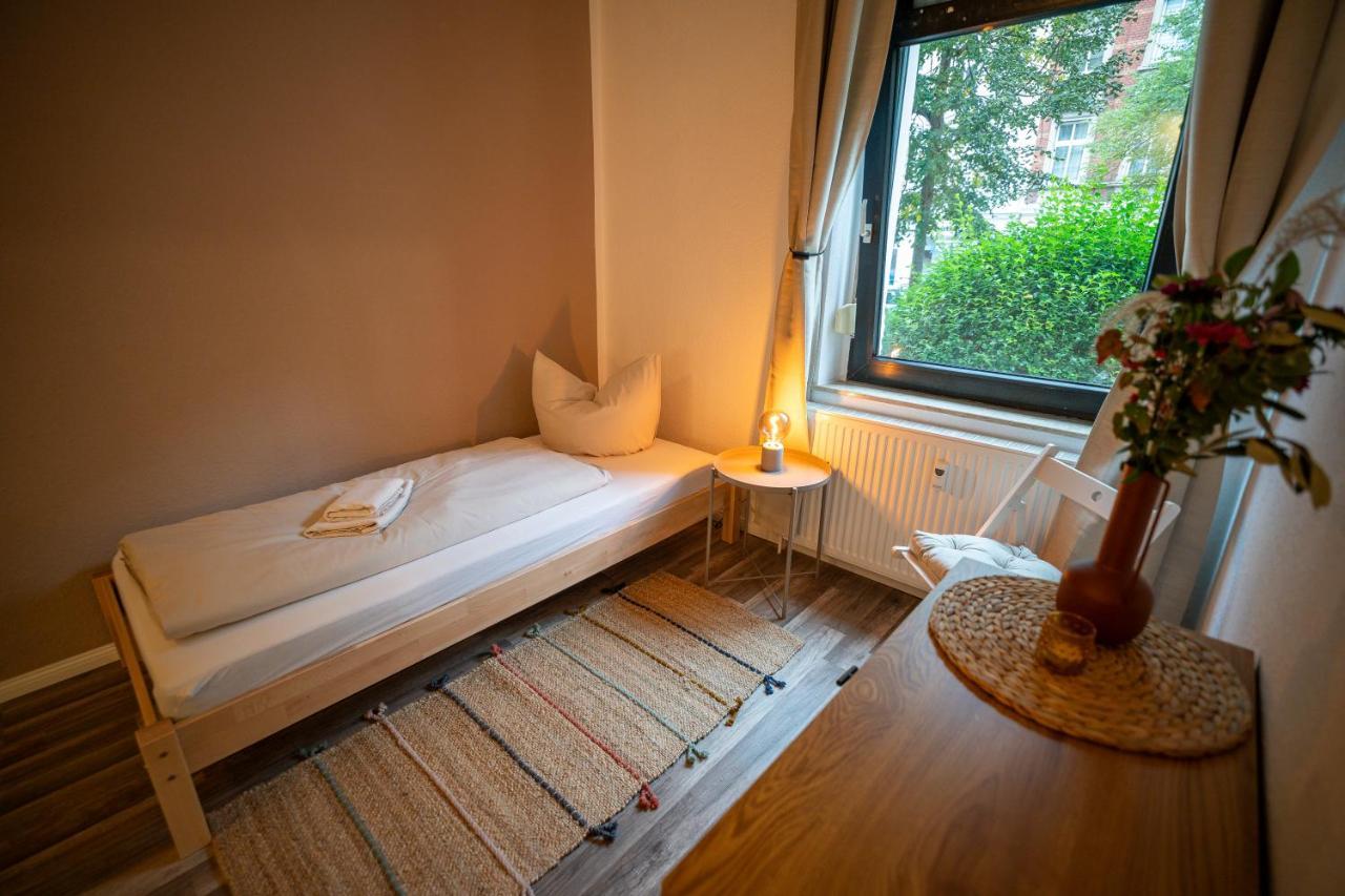 Rr - Spacious - - Parking Apartment