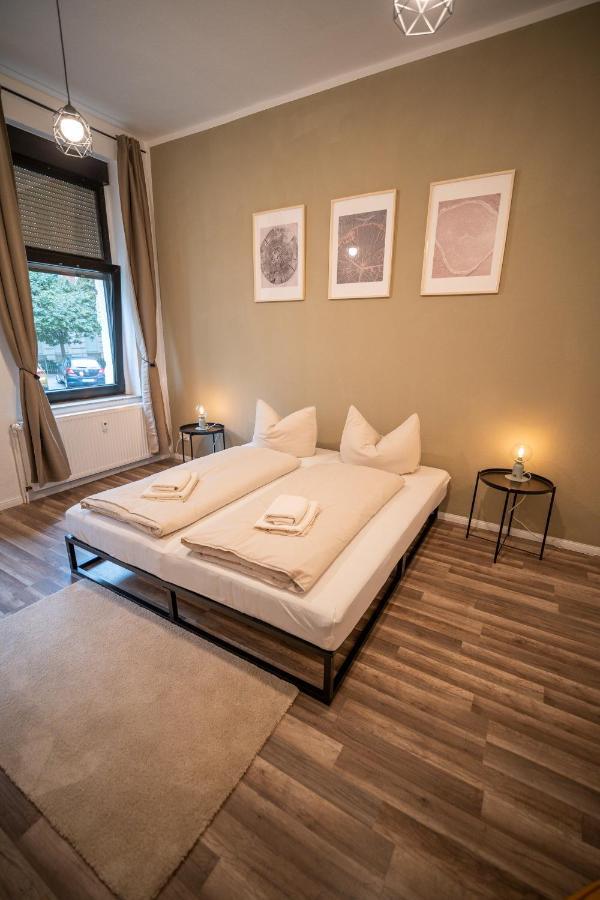 Rr - Spacious - - Parking Apartment *