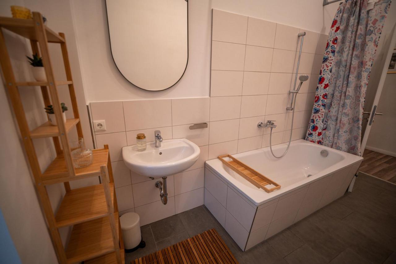 Rr - Spacious - - Parking Apartment