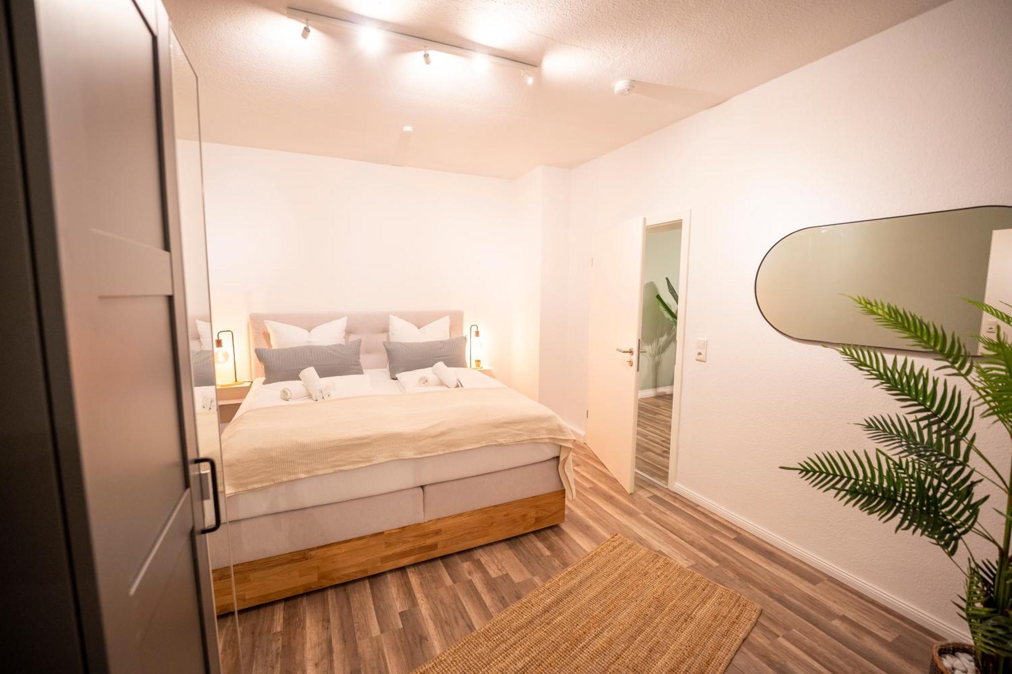 Rr - Spacious - - Parking Apartment *