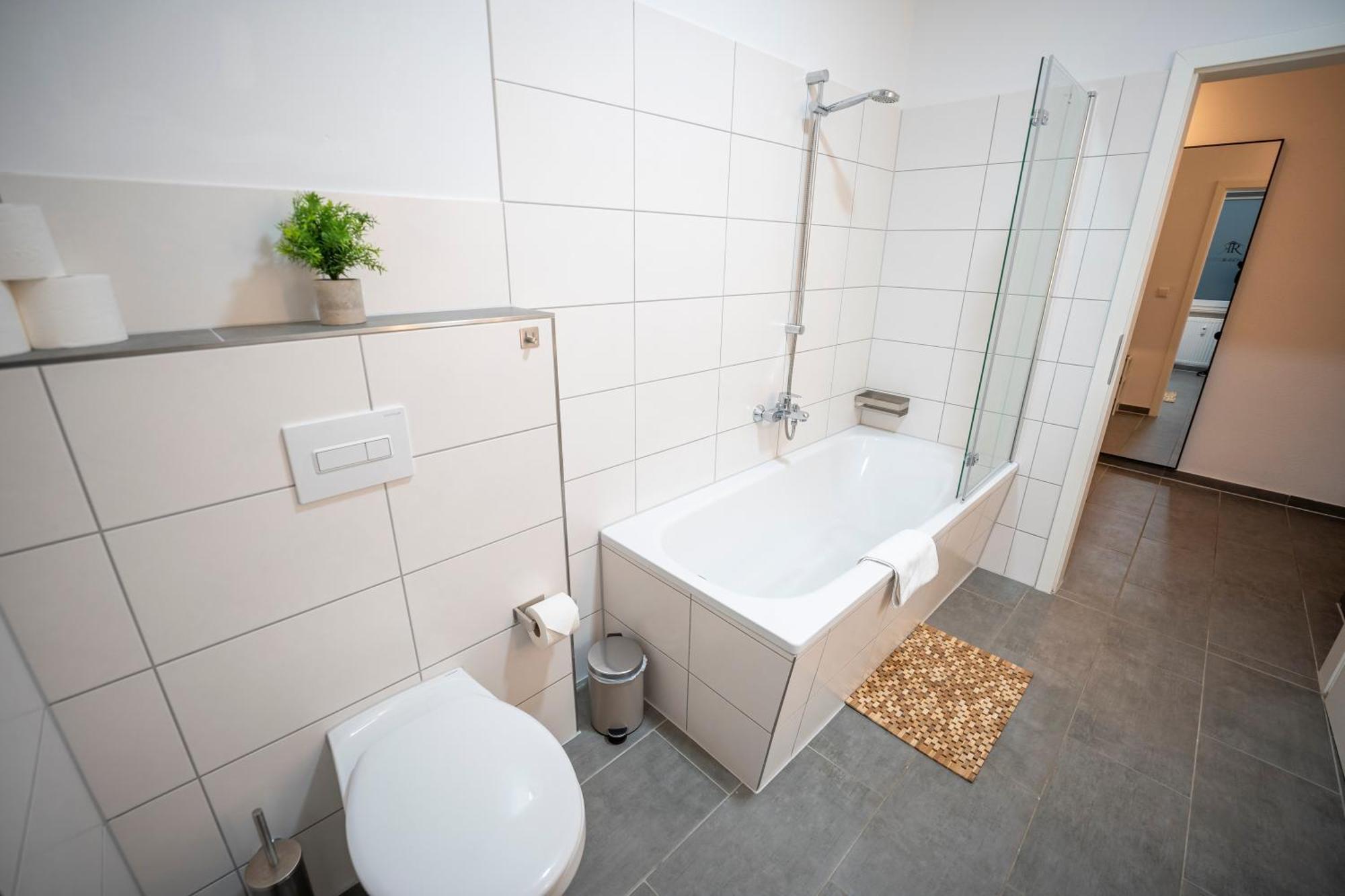 Rr - Spacious - - Parking Apartment