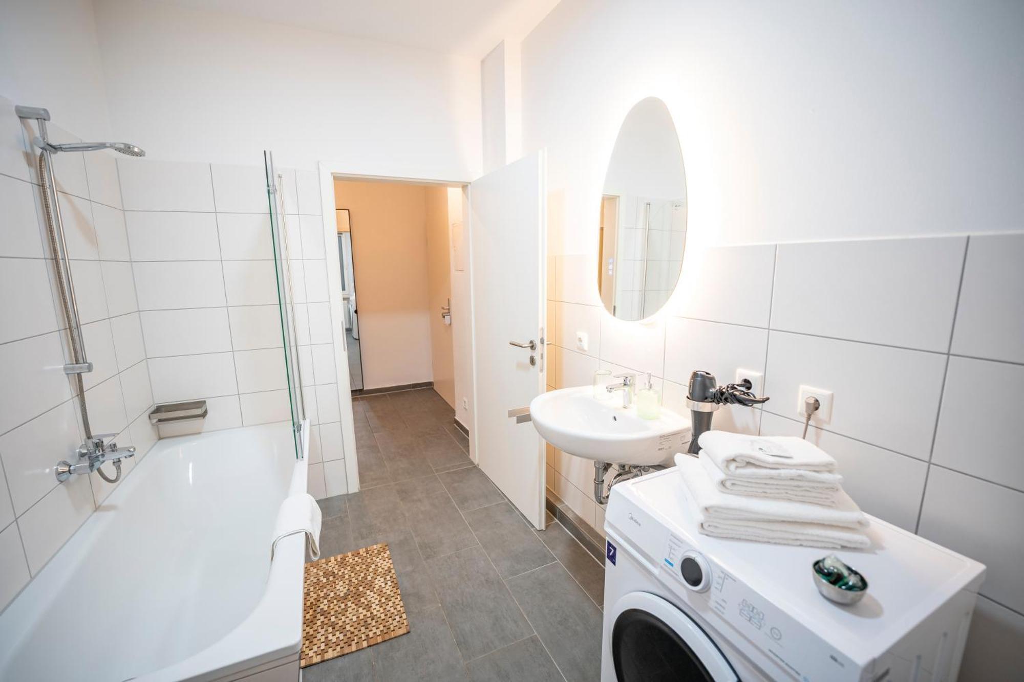 Rr - Spacious - - Parking Magdeburg