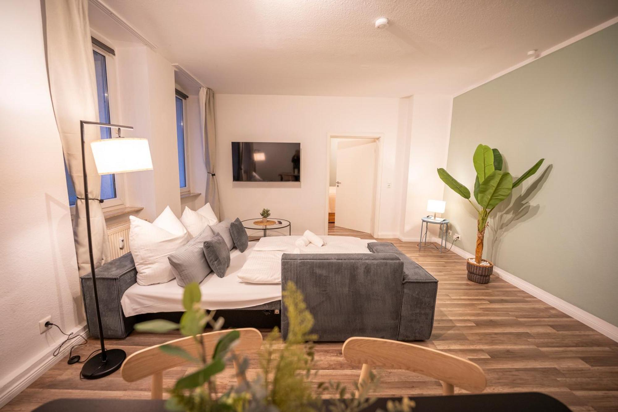 Rr - Spacious - - Parking Apartment *